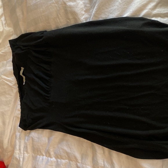 Reposhing  item did not fit size small. - Picture 3 of 4